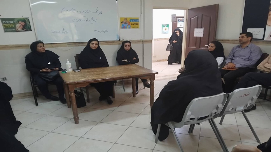 نشست سرپرست شبکه بهداشت و درمان شهرستان مهدیشهر با مؤثرین پایگاه غیرضمیمه انقلاب 